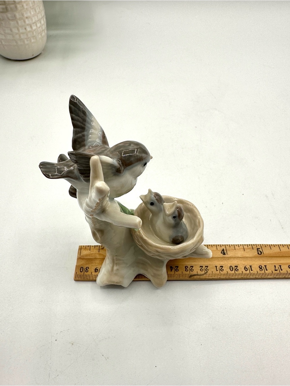 2 Grey Sparrows with Bird babies in nest, Porcelain Figurine - Picture 6 of 9